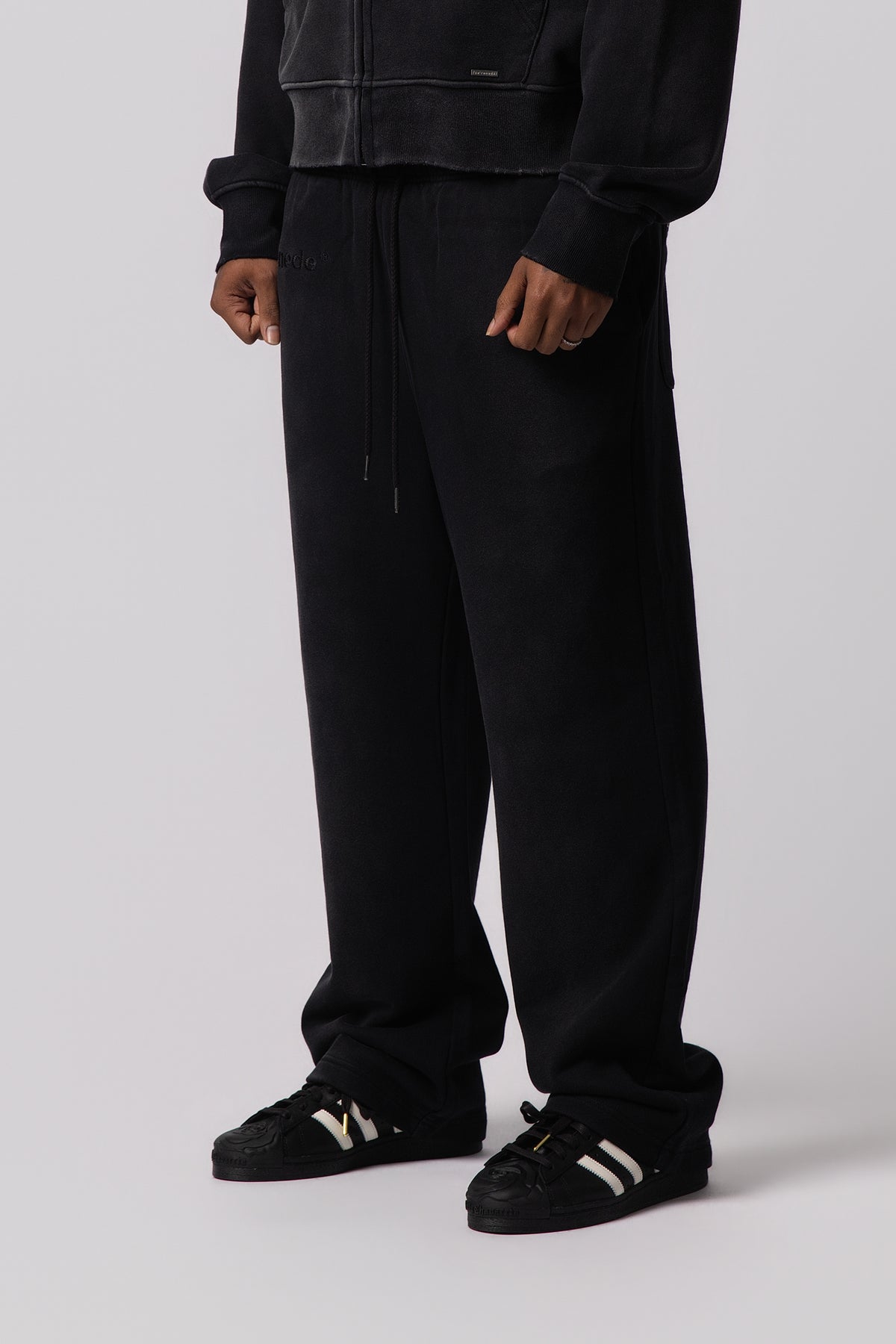 ESSENTIAL Black Sweatpant