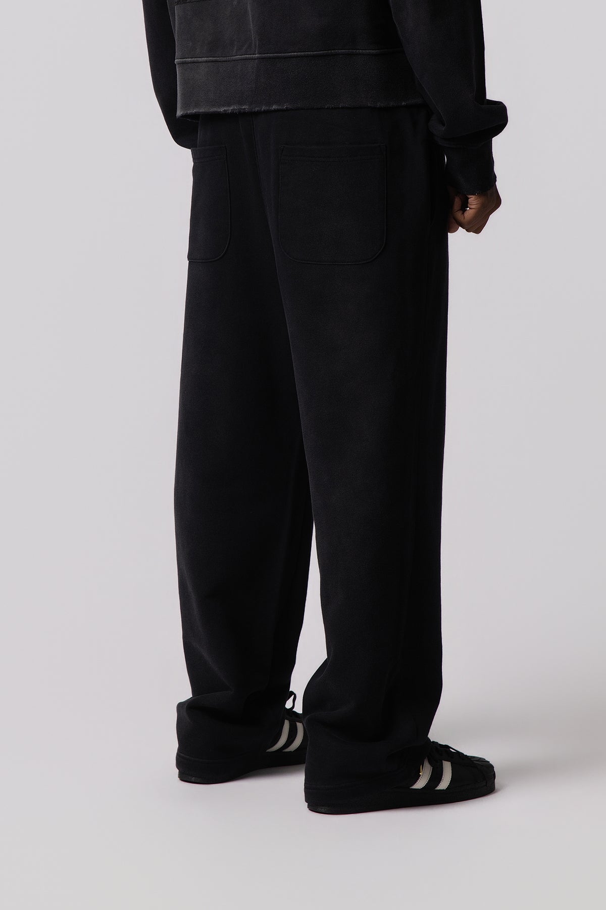 ESSENTIAL Black Sweatpant