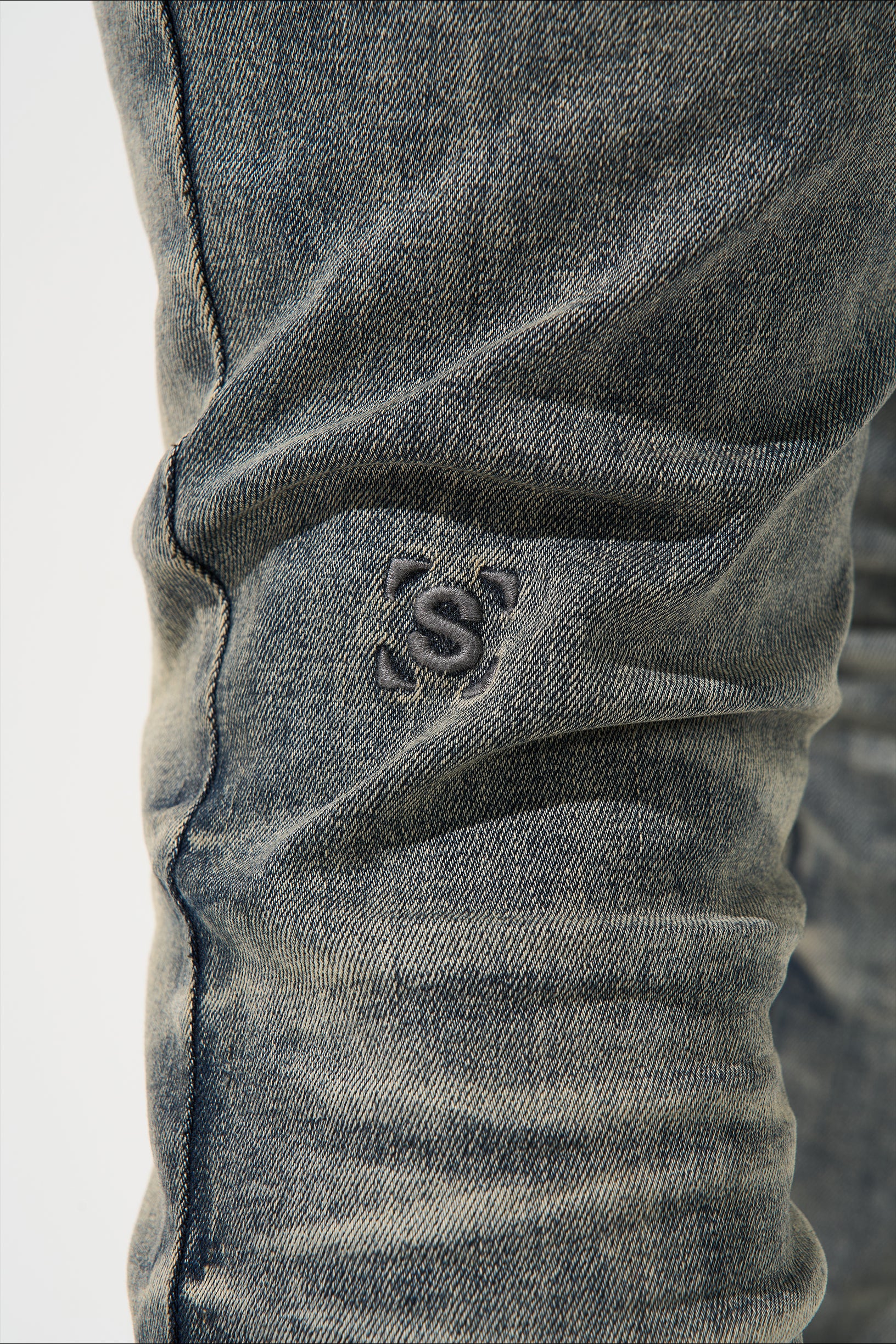 GUNMETAL Jeans