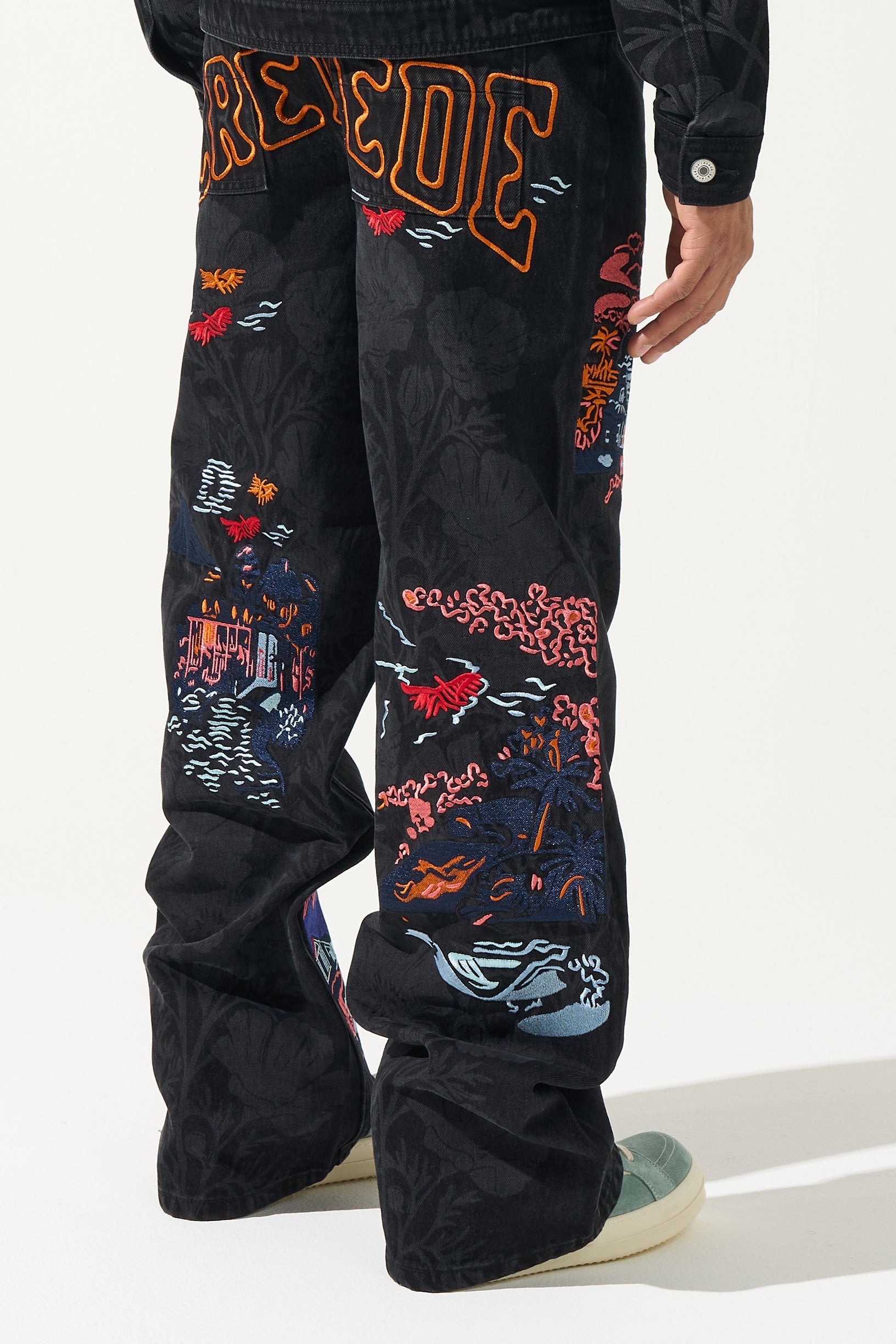 SOUVENIR Baggy Jeans