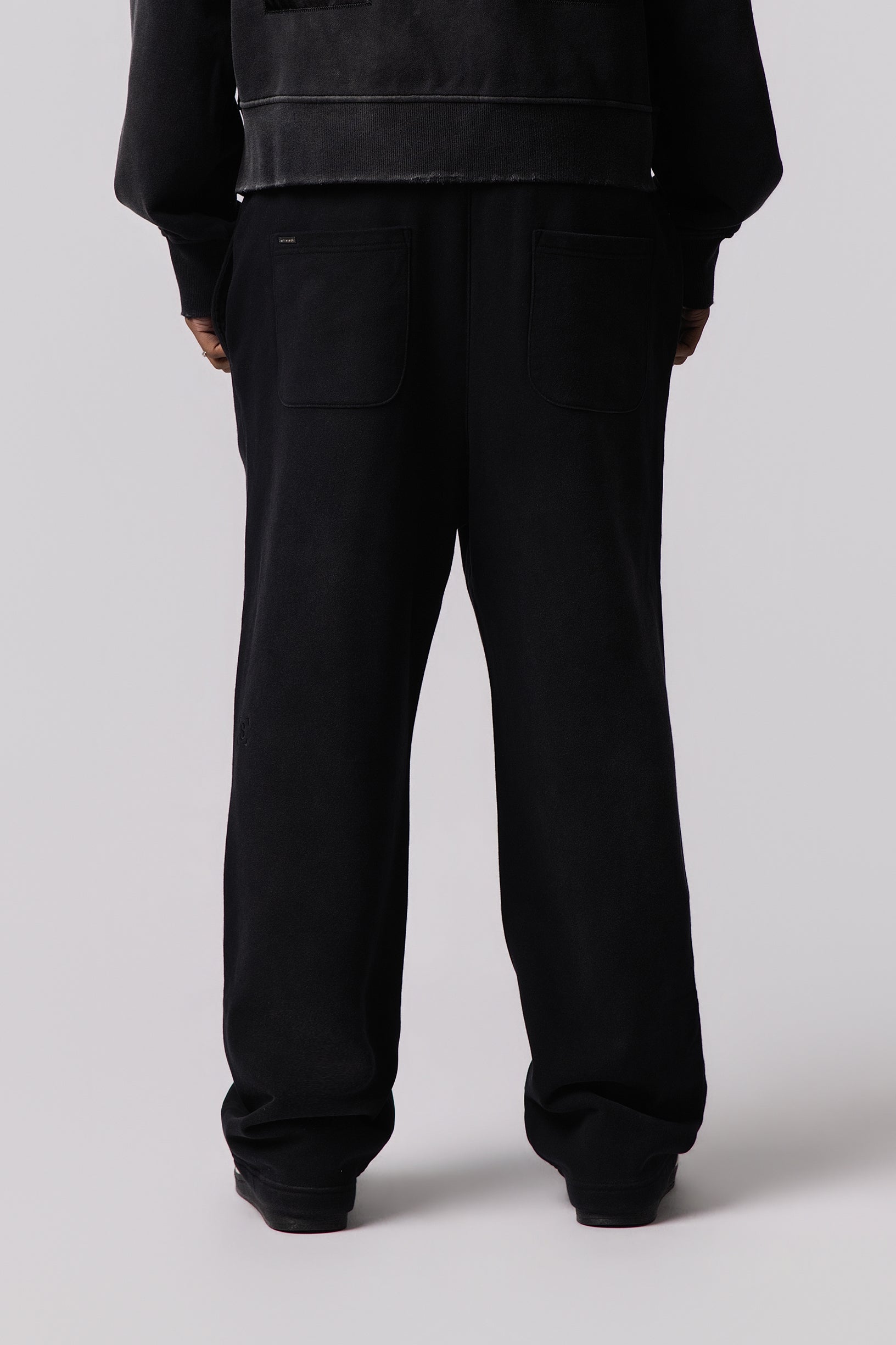 ESSENTIAL Black Sweatpant
