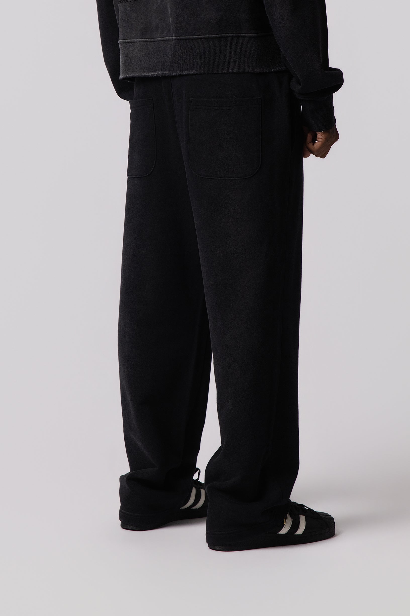 ESSENTIAL Black Sweatpant
