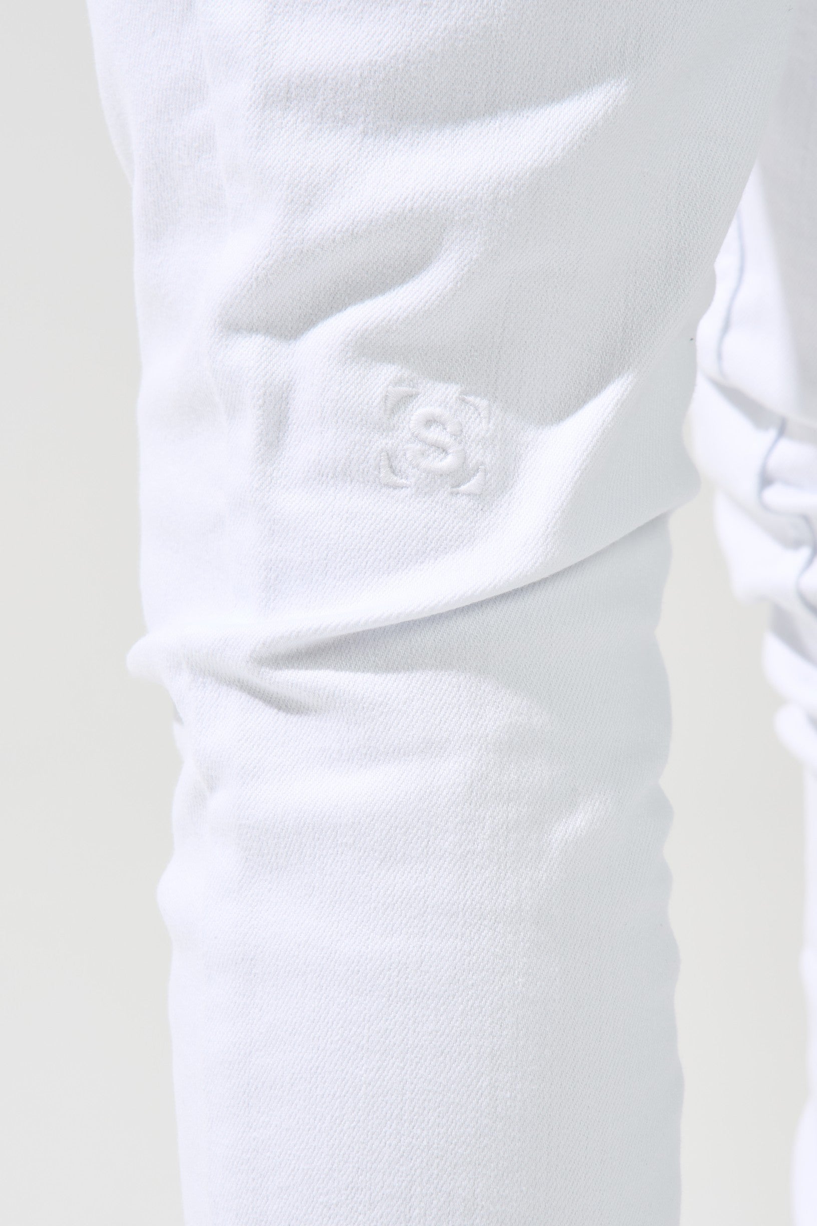 EVEREEST NO RIPS Jeans
