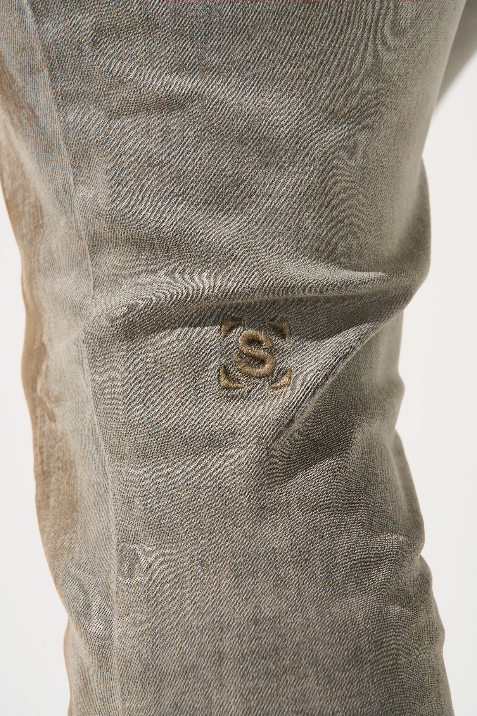 NANODUST Stacked Jeans - Grey Beige Denim | SERENEDE®